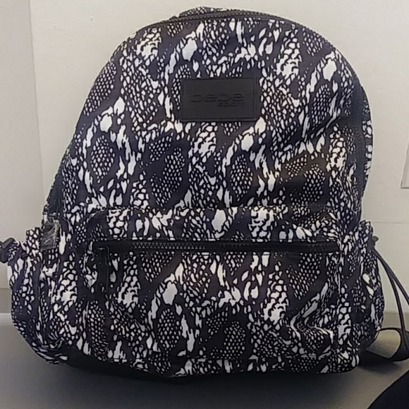 Its a bebe sports bag that's brand new - Picture 4 of 4